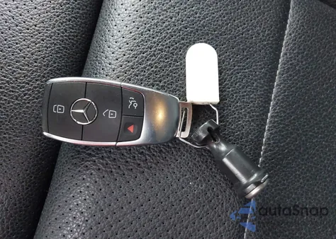 2022 Mercedes-Benz Glc 300 4Matic Suv z USA, uszkodzony, nr VIN W1N0G8EB8NG107907